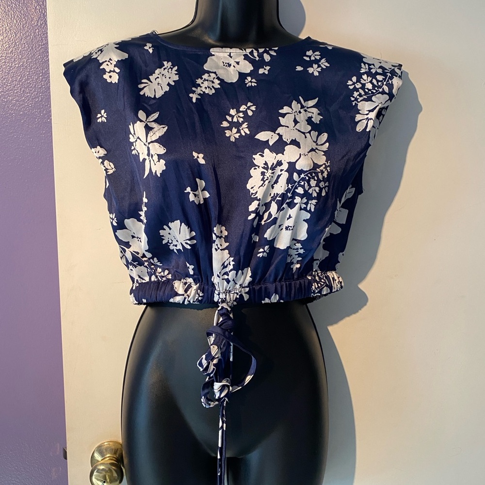 Elan Blue and White Silky Crop Blouse. Shoulder Pads.  Peek-a-boo Back.  Size M